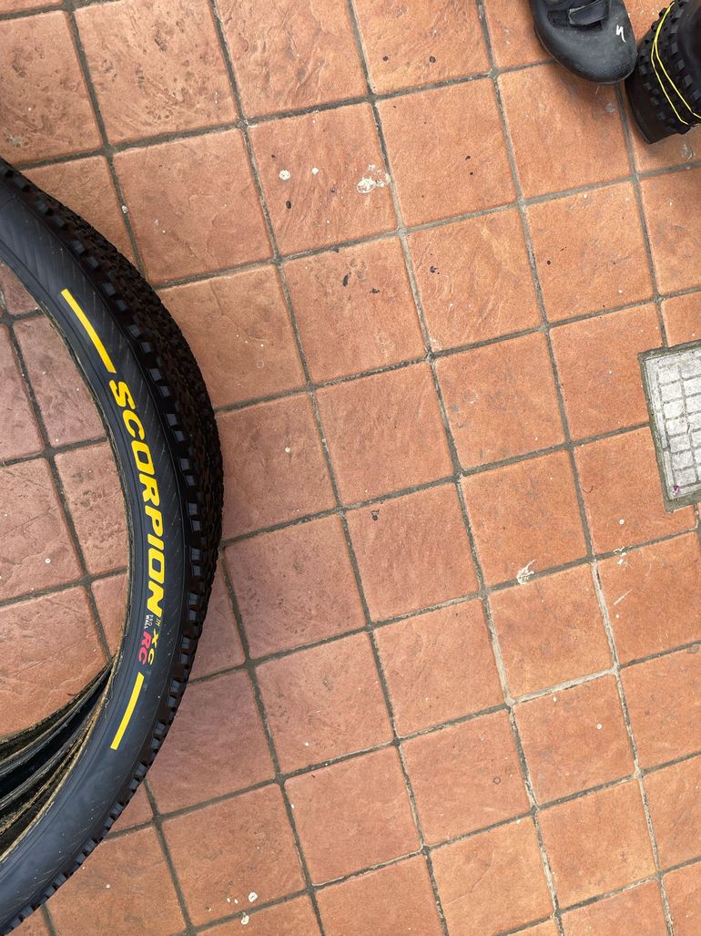 Used Pirelli Coperture 2.4 Tubeless Ready bike — image 7 of 7