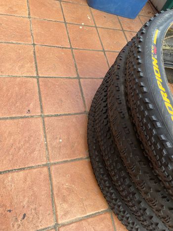 Used Pirelli Coperture 2.4 Tubeless Ready bike — image 3 of 7