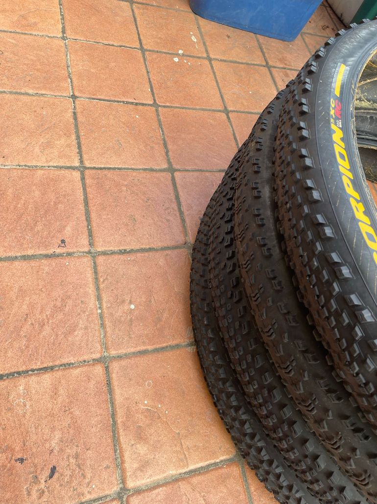 Used Pirelli Coperture 2.4 Tubeless Ready bike — image 3 of 7