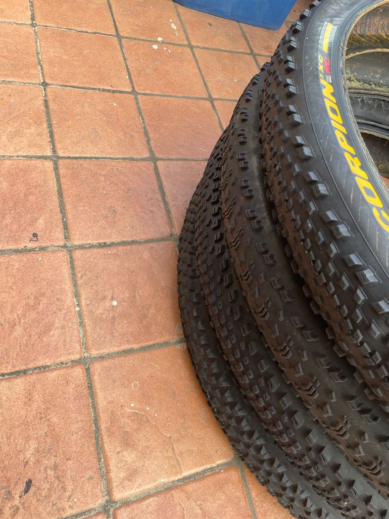 Used Pirelli Coperture 2.4 Tubeless Ready bike — image 5 of 7