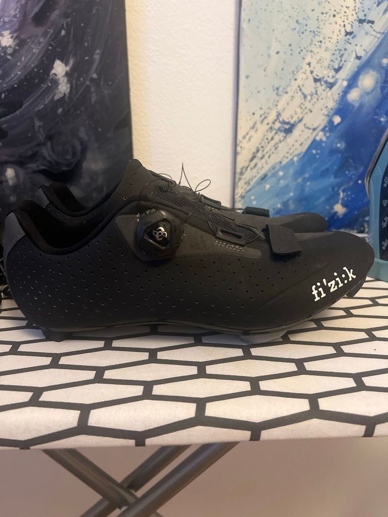 Used Fizik r5 bike — image 1 of 5