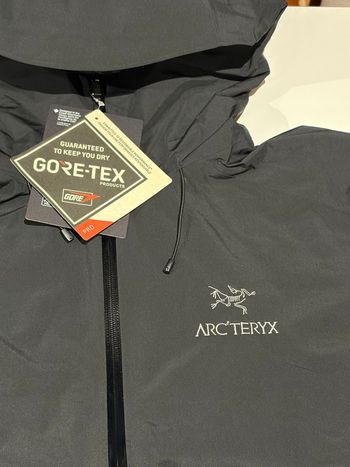 Used Arc’teryx Gore-Tex Bêta LT 2025 bike — image 2 of 9