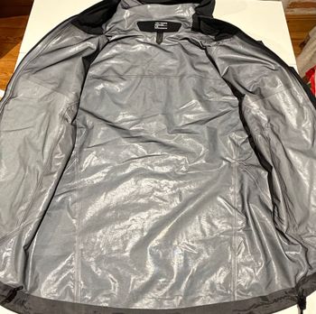 Used Arc’teryx Gore-Tex Bêta LT 2025 bike — image 4 of 9