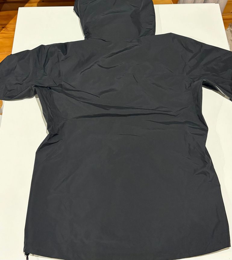 Used Arc’teryx Gore-Tex Bêta LT 2025 bike — image 7 of 9