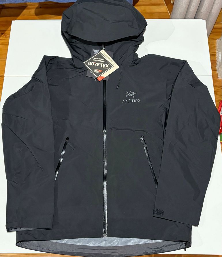 Used Arc’teryx Gore-Tex Bêta LT 2025 bike — image 1 of 9