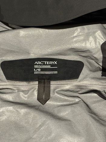 Used Arc’teryx Gore-Tex Bêta LT 2025 bike — image 5 of 9