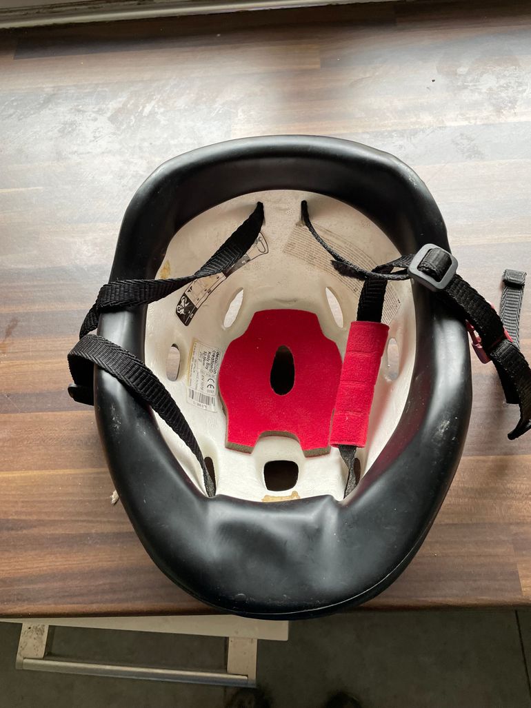 Used Decathlon Casque Velo Enfant bike — image 3 of 6