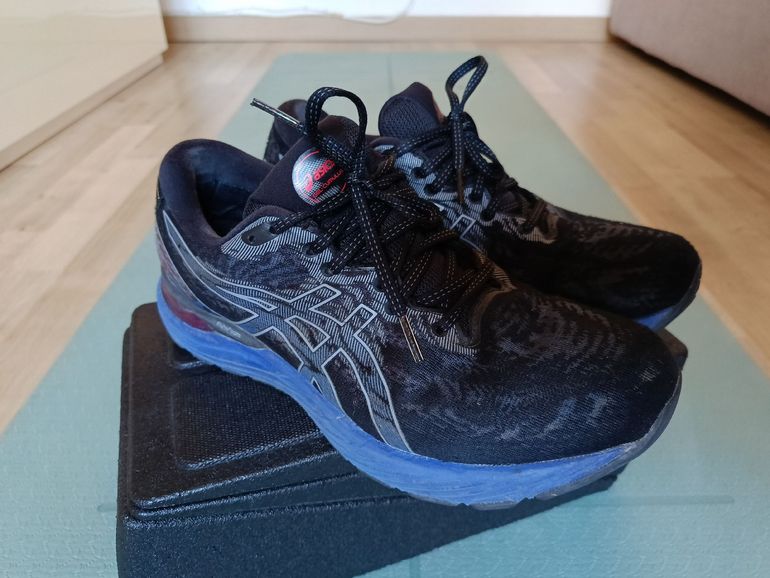 Used Asics Gel Cumulus 23 Goretex bike — image 2 of 3