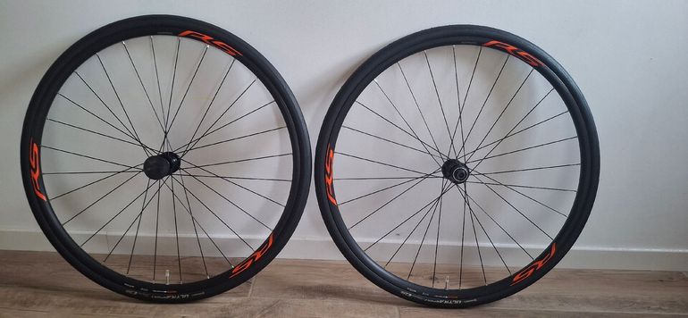 Used Shimano WH-RS171-CL 700C bike — image 1 of 3