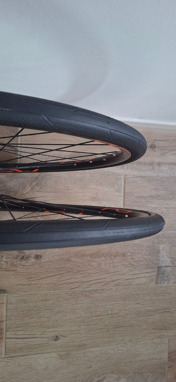 Used Shimano WH-RS171-CL 700C bike — image 2 of 3