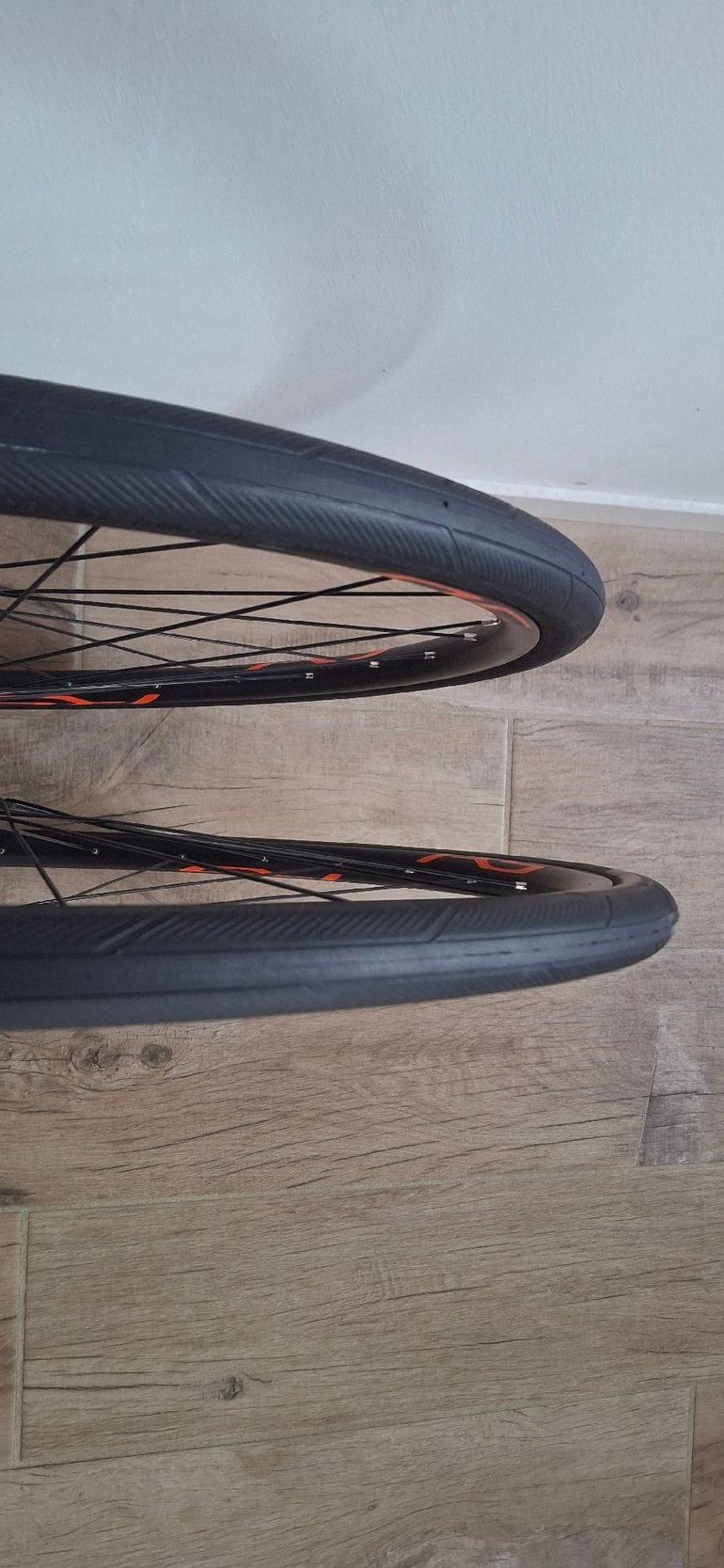Used Shimano WH-RS171-CL 700C bike — image 2 of 3