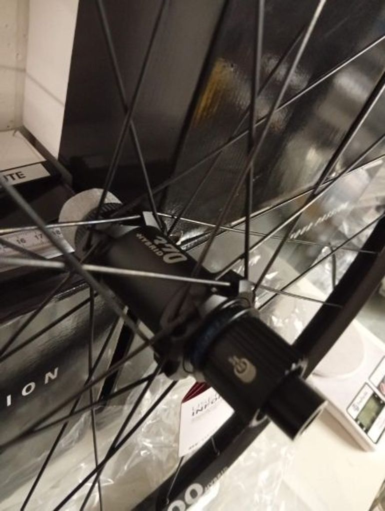Used Dt Swiss h1900 bike — image 5 of 11