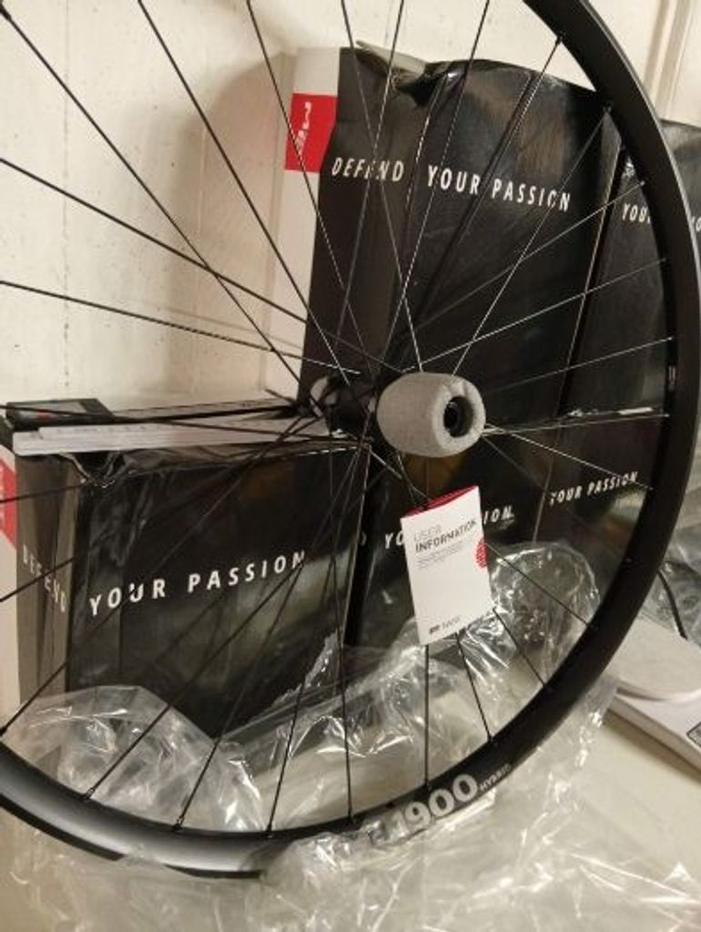 Used Dt Swiss h1900 bike — image 3 of 11