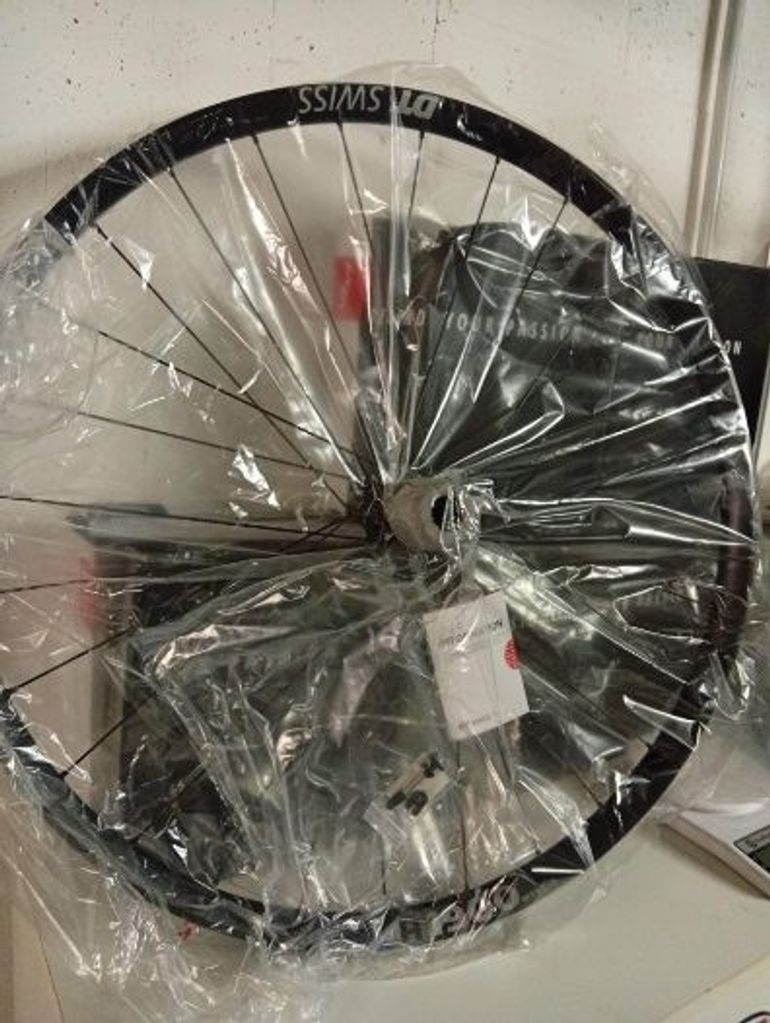 Used Dt Swiss h1900 bike — image 1 of 11