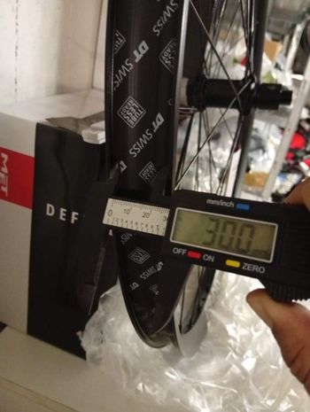 Used Dt Swiss h1900 bike — image 9 of 11