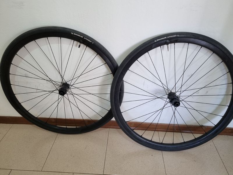 Used Syncros RP 2.0 Disc SL 2025 bike — image 1 of 7