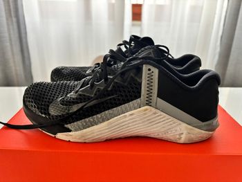 Used Nike Metcon 6 Training Shoes bike — image 3 of 6