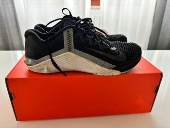Used Nike Metcon 6 Training Shoes bike — image 4 of 6