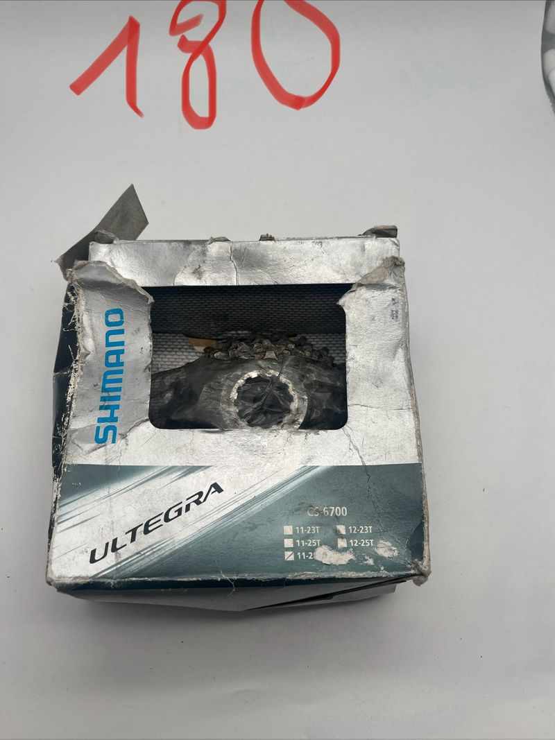 Tweedehands Shimano Ultegra CS-6700 Cassette 10-speed 11-25T Drivetrain & Pedals