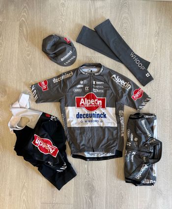 Alpecin, kit abbigliamento ciclismo