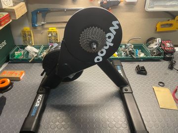 Wahoo KICKR CORE 2 with Zwift Cog and Click 2026 Cycling Accessories usato