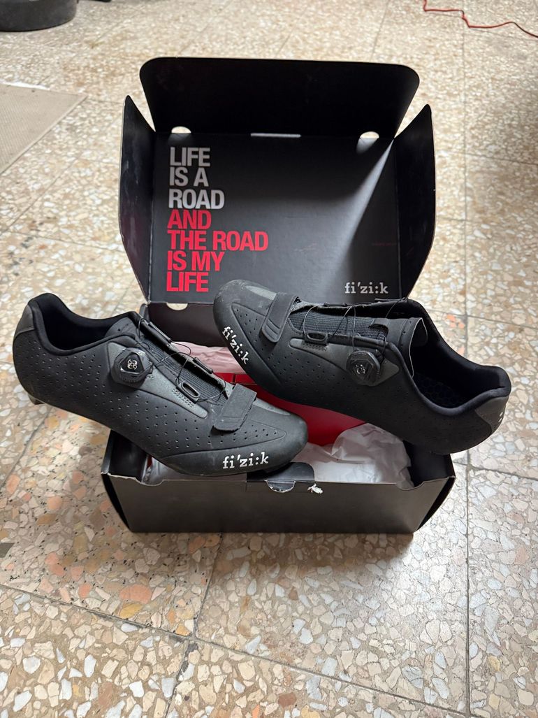Used Fizik R5 2023 bike — image 1 of 5