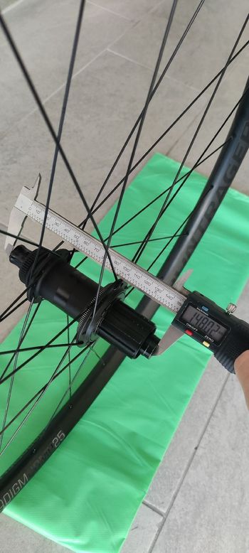 Used Bontrager Paradigm Comp 25 TLR Boost Disc Road Wheel 2025 bike — image 8 of 9