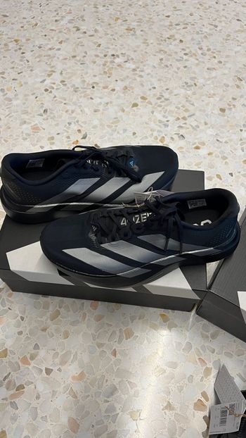 Adidas, Evo SL Woven e Boston 13