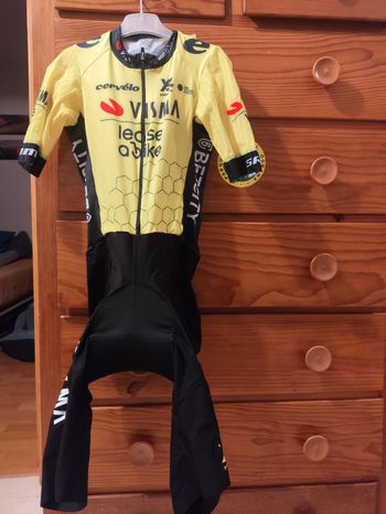 AGU, Visma-Lease a Bike Race Kit