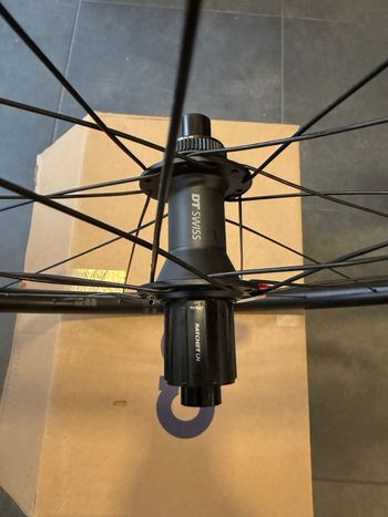 Used Dt Swiss Roda Traseira Ratchet 148mm bike — image 2 of 5