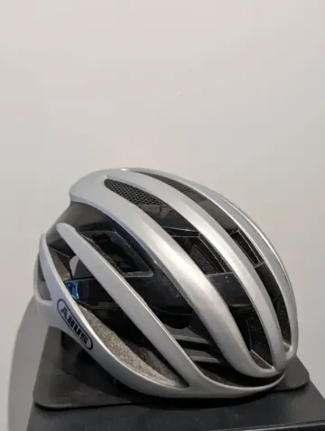 ABUS AirBreaker gleam silver M Cycling Accessories de segunda mano