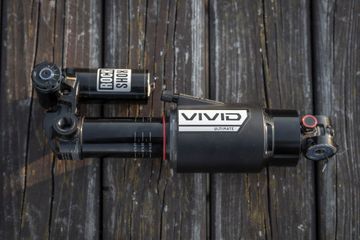 RockShox Vivid Ultimate Trunnion 205x60mm Rear Suspension d'occasion