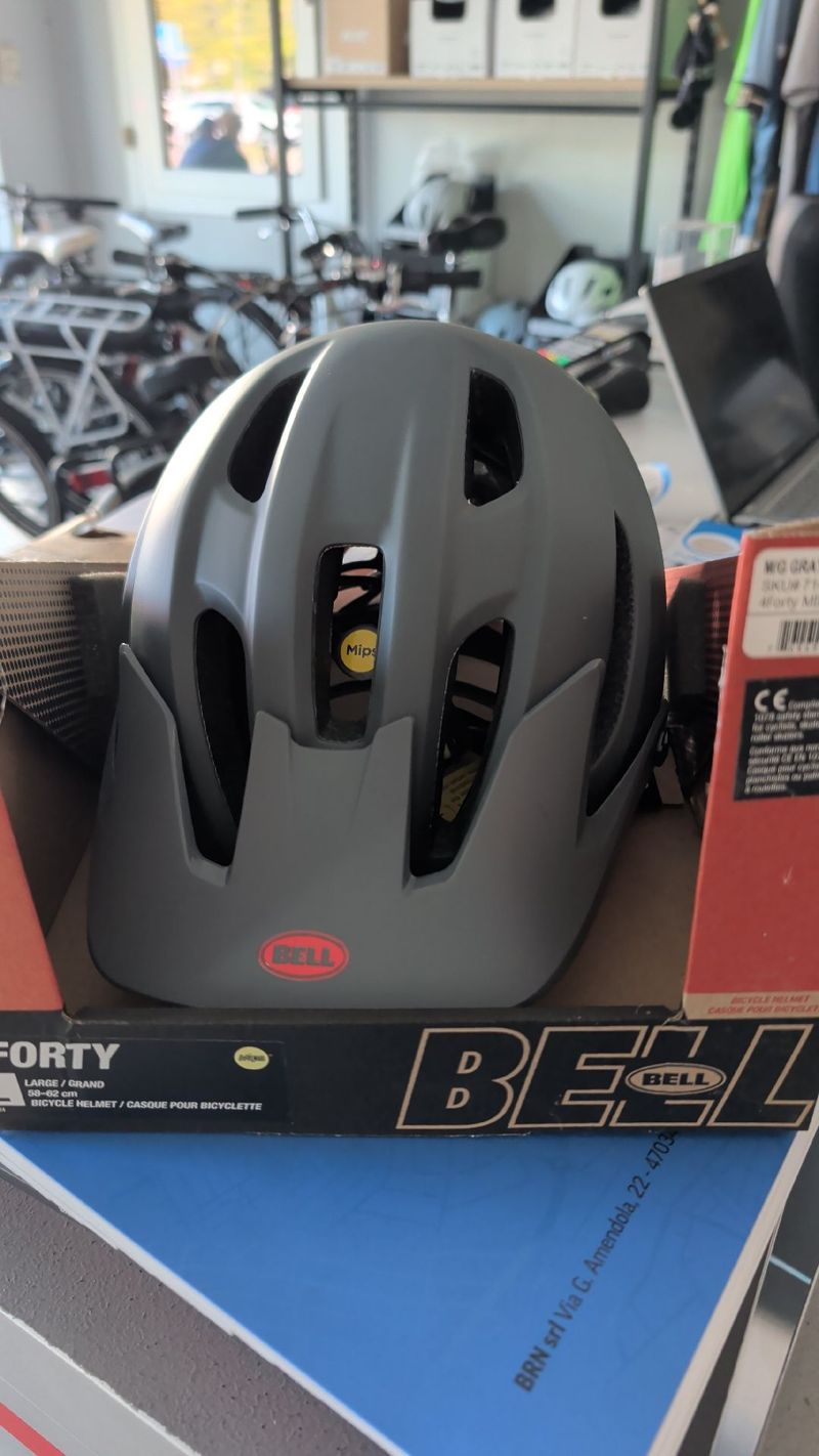Used Bell 4Forty MIPS 2025 bike — image 1 of 4