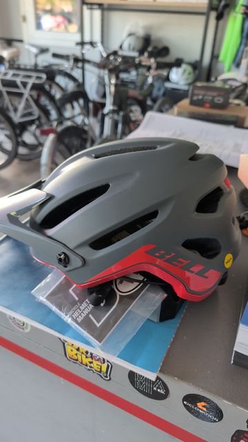 Used Bell 4Forty MIPS 2025 bike — image 2 of 4