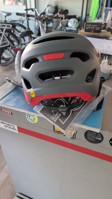 Used Bell 4Forty MIPS 2025 bike — image 3 of 4