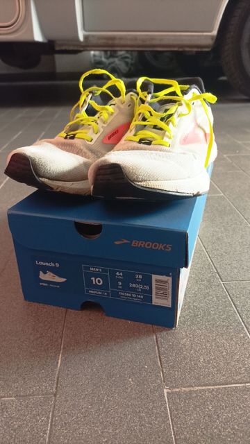 Used Brooks Launch 9 Running Shoes