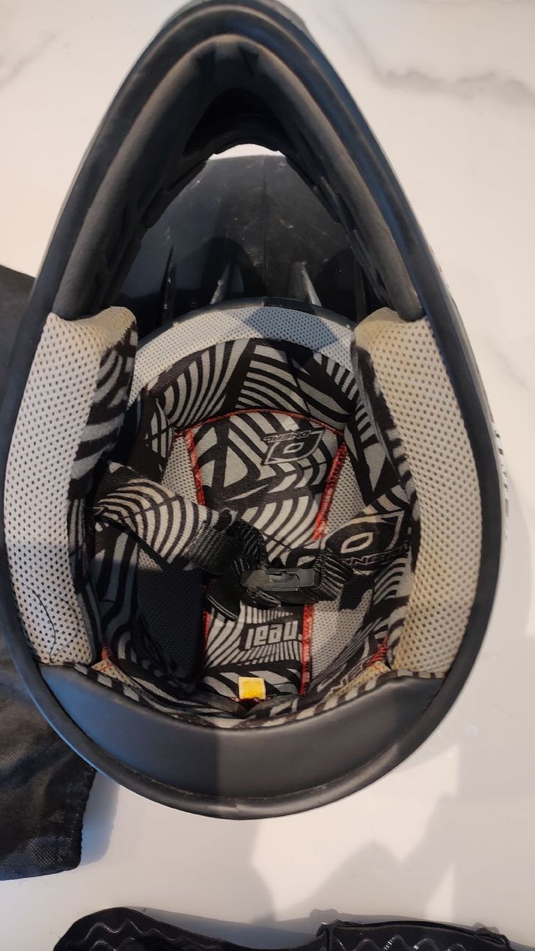 Used O’Neill casco integrale 2021 bike — image 4 of 4