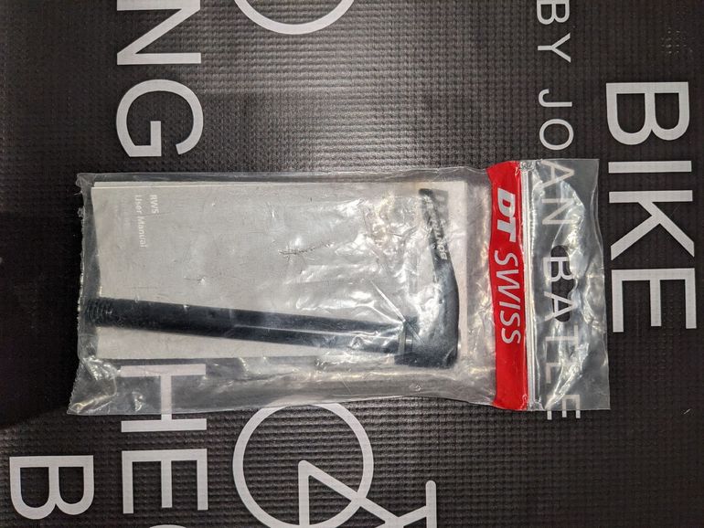 Used Dt Swiss Eje Pasante RWS ROAD bike — image 8 of 9