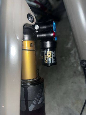 Used Fox float x2 Factory 2022 bike — image 3 of 6