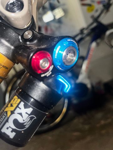 Used Fox float x2 Factory 2022 bike — image 4 of 6