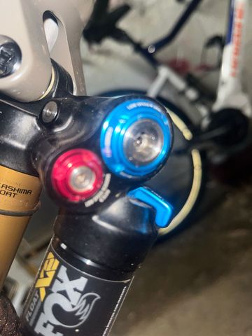 Used Fox float x2 Factory 2022 bike — image 5 of 6