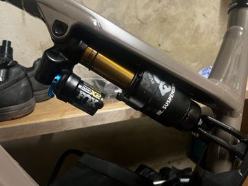 Used Fox float x2 Factory 2022 bike — image 1 of 6
