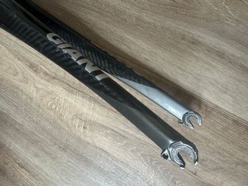 Used Giant Defy Advanced Fork 2009 bike — image 2 of 5