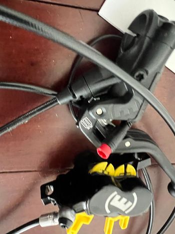 Used Magura MT5e Hydraulic 4-piston Brakeset with Motor Cutoff + 2 Pads 2026 bike — image 12 of 16