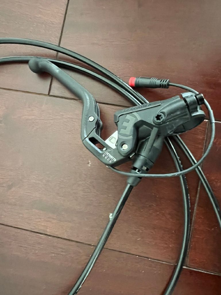 Used Magura MT5e Hydraulic 4-piston Brakeset with Motor Cutoff + 2 Pads 2026 bike — image 6 of 16