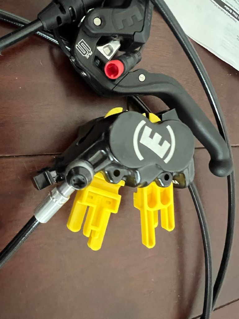Used Magura MT5e Hydraulic 4-piston Brakeset with Motor Cutoff + 2 Pads 2026 bike — image 2 of 16