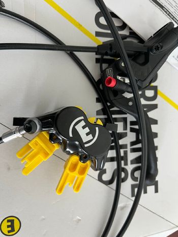 Used Magura MT5e Hydraulic 4-piston Brakeset with Motor Cutoff + 2 Pads 2026 bike