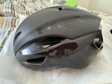 Gebrauchtes MET Manta MIPS Helmet 2026 bike — Bild 2 von 4