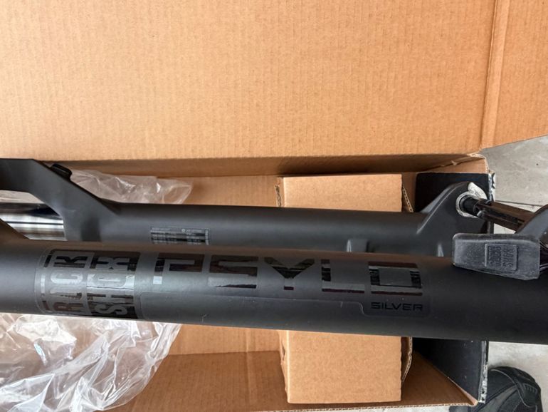 Used RockShox Psylo silver 2025 bike — image 4 of 6