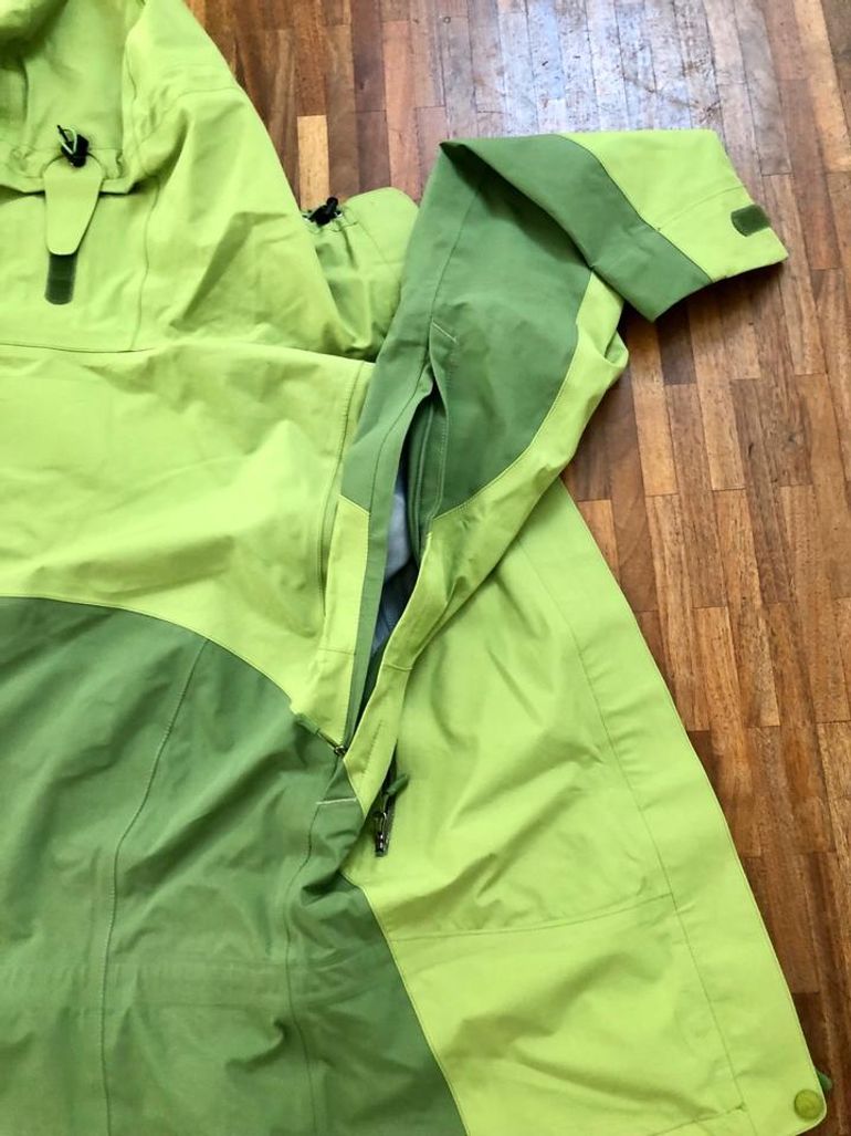 Used Marmot Gore Tex Performance She bike — image 8 of 8